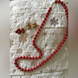 Necklace and 2 pairs of earrings
